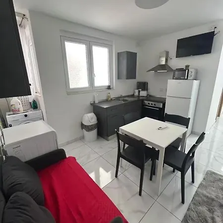 Bayview Baluta 2 Bedroom App 03