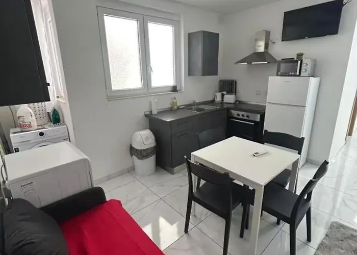 Bayview Baluta 2 Bedroom App 03